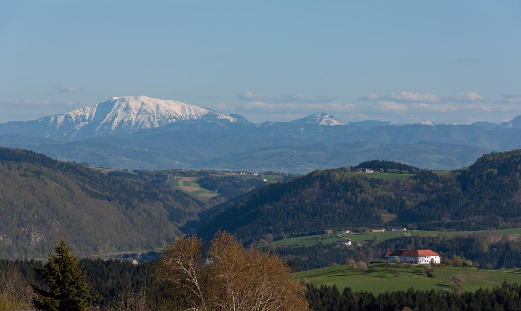 Gasthof Schiefer Zur Zugbruecke Kreuzen  Rom bilde